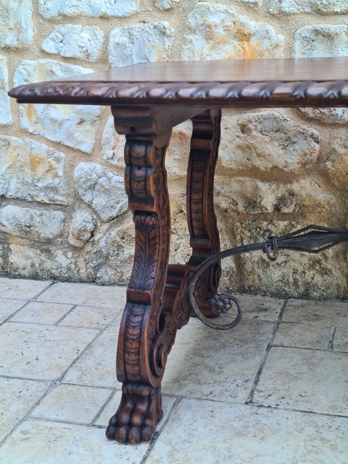 Table espagnole en chêne massif sculpté et fer forgé