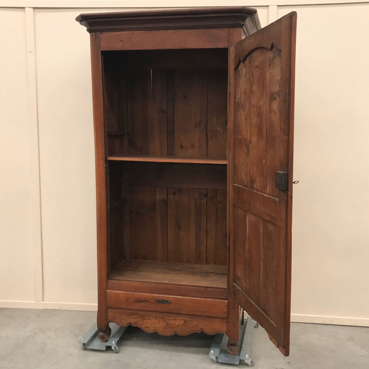 Walnut French bonnetiere