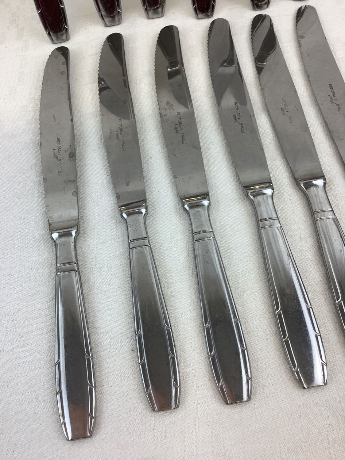 12 serrated table knives
