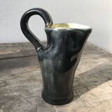 Vase français, noir à l'extérieur et jaune à l'intérieur
