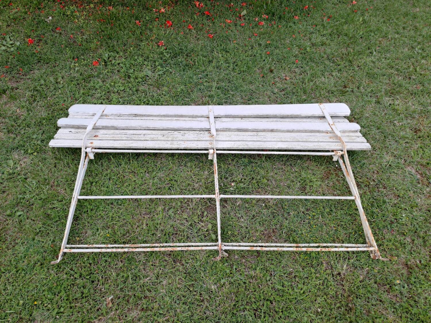 Foldable bench