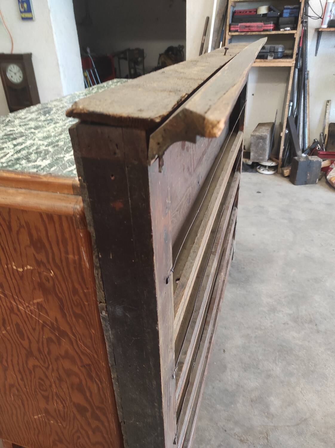 Wall dresser shelf for rustic wooden collection plates (fir and oak)