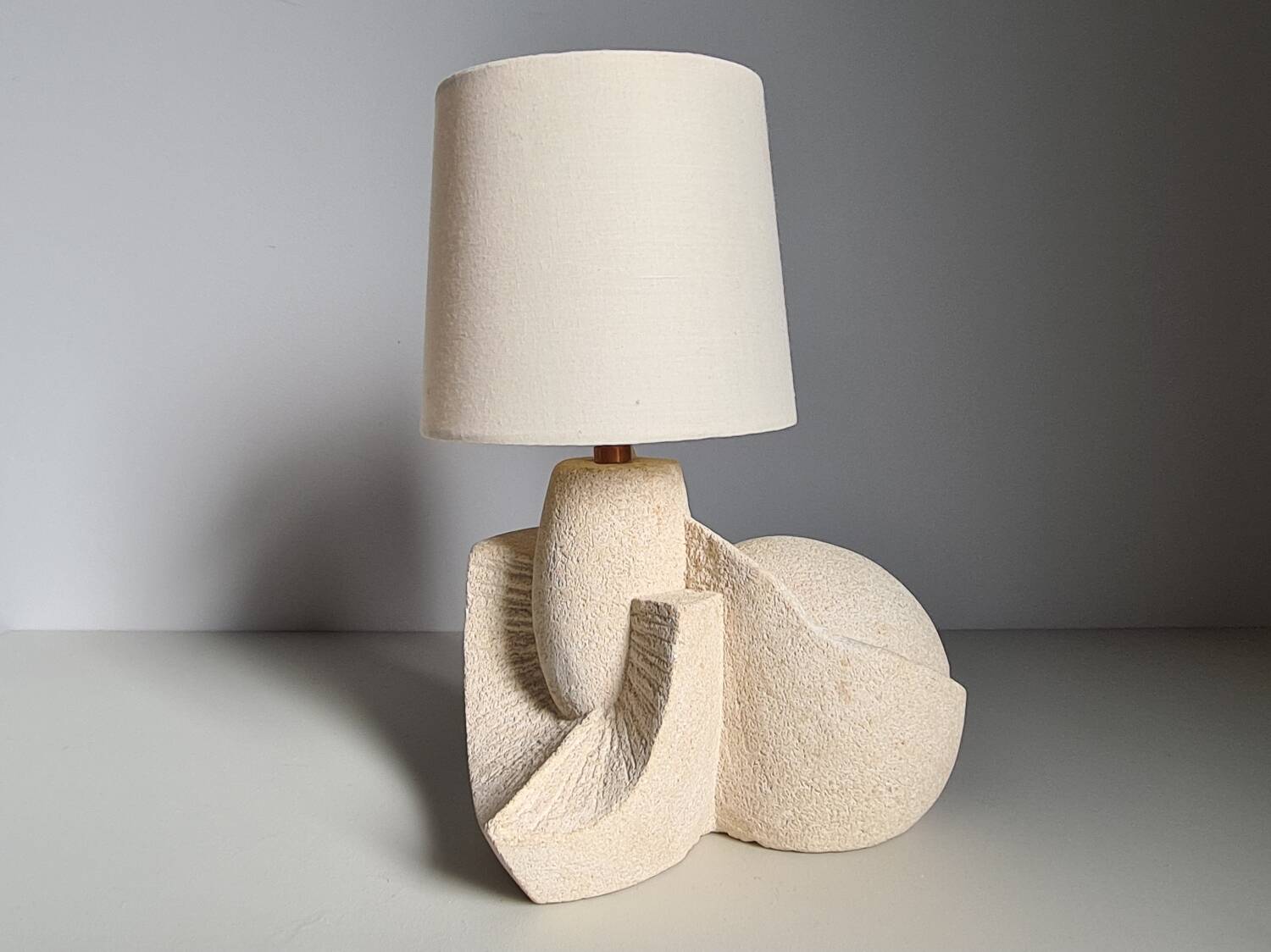 Albert Tormos style sculpture lamp in white stone / 60s / art / artisanal work / Mid-Century / France / 20th century