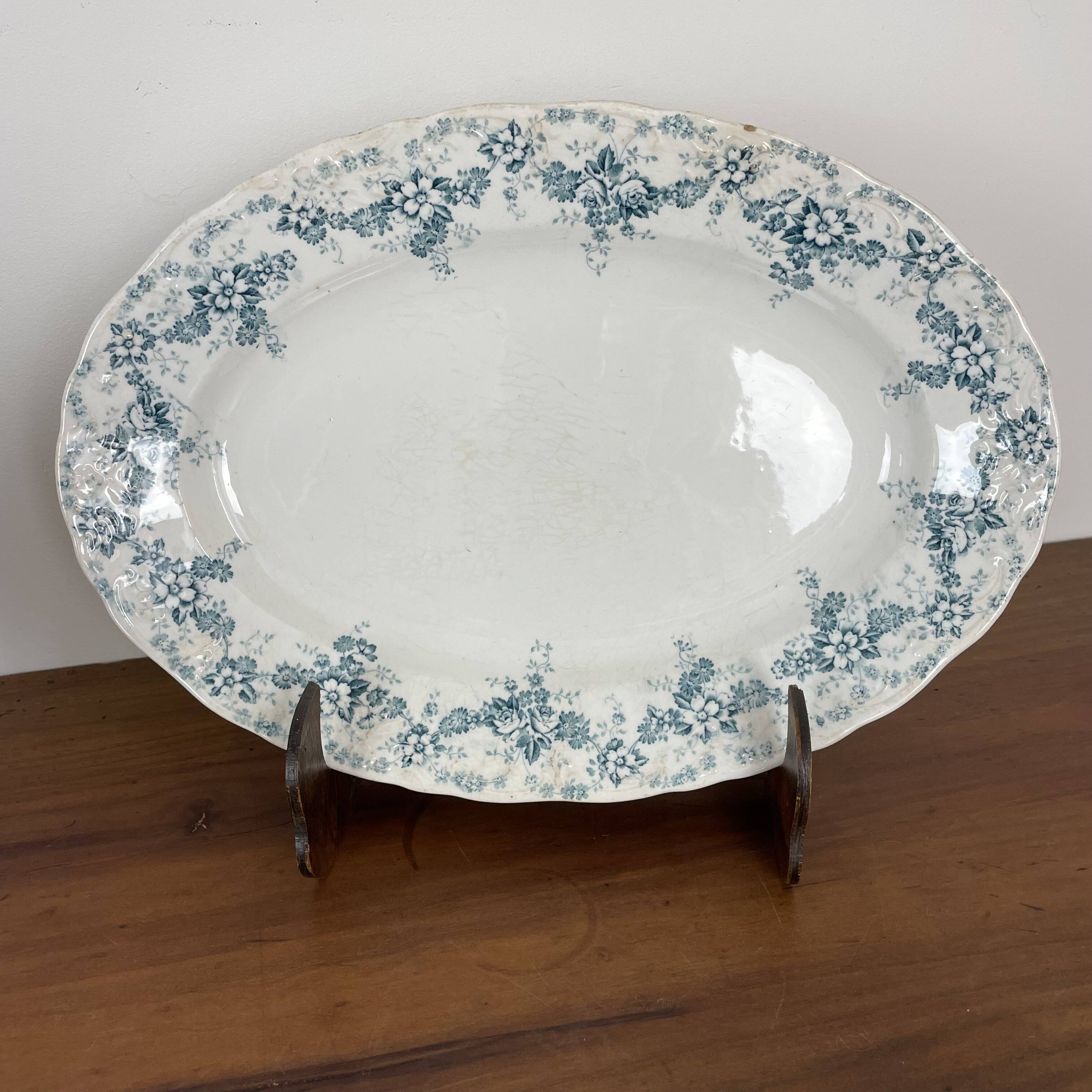 32 cm oval dish in Maastricht earthenware, Clara model