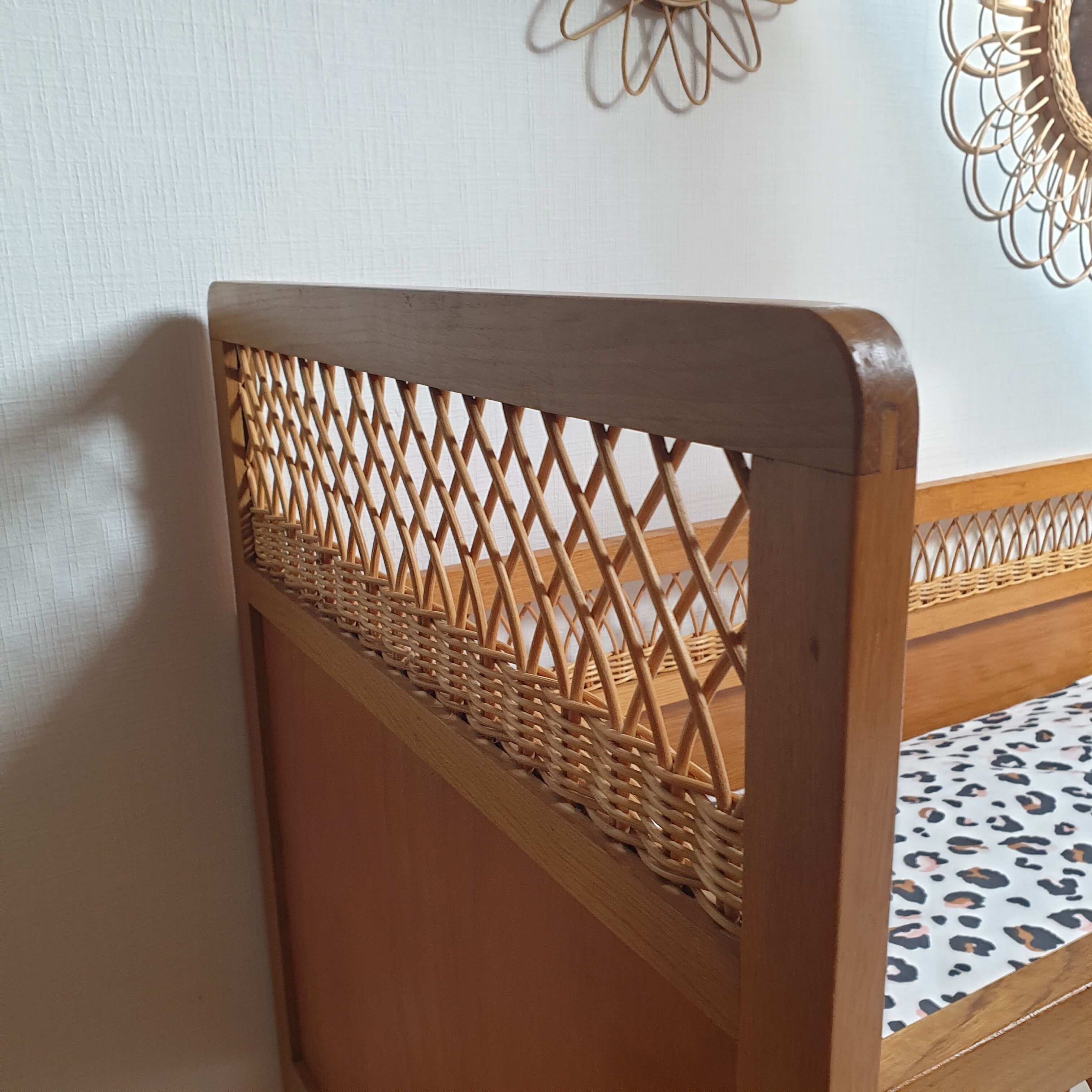 Lit enfant rotin vintage