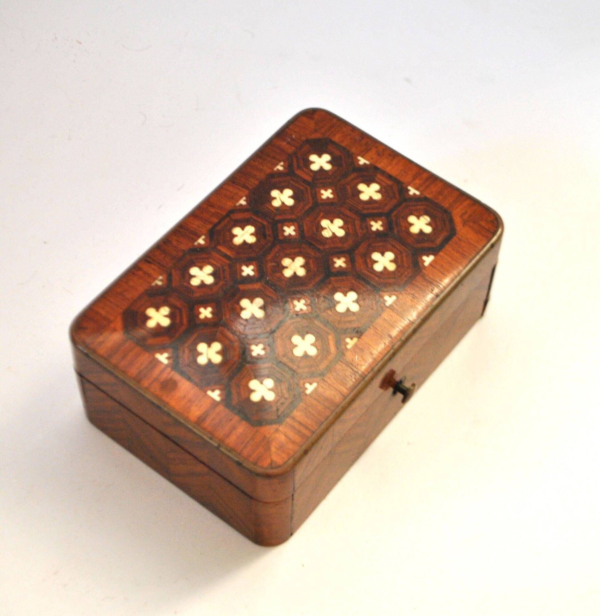 Antique box with marquetry wood, clover decoration, 7 x 11 cm.