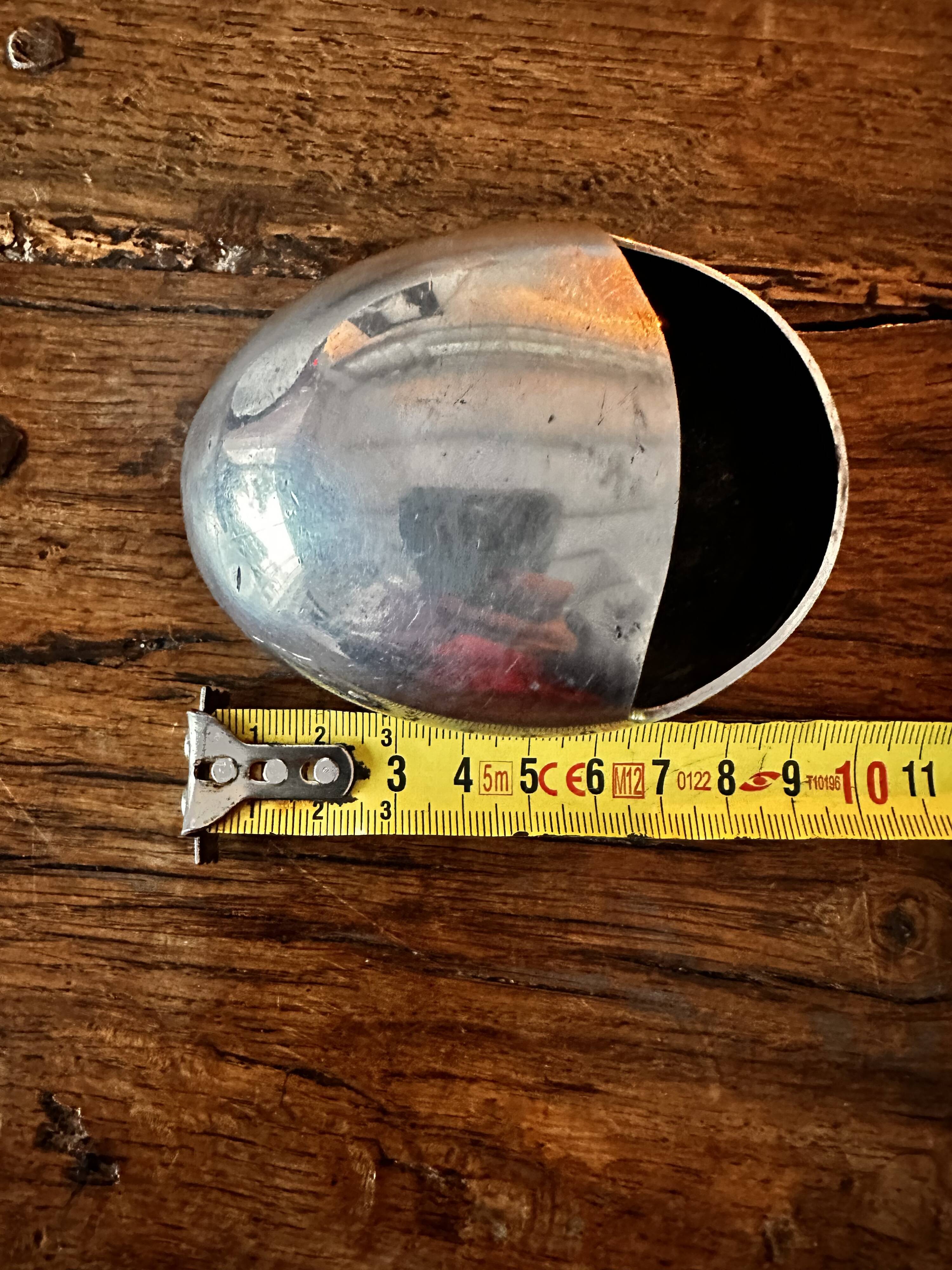 Egg ashtray “the smile” by Carl Cohr