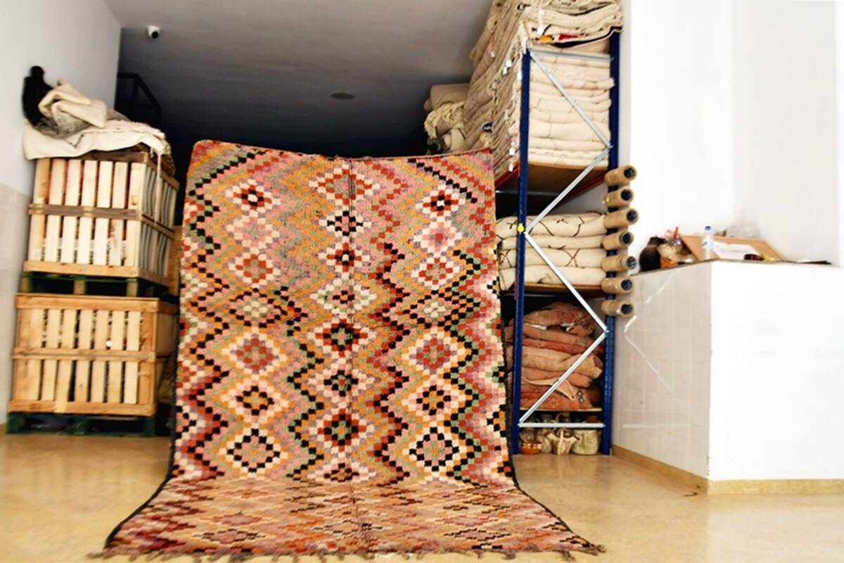 Moroccan Berber rug Boujaad vintage 307 x 180 cm Excellent condition