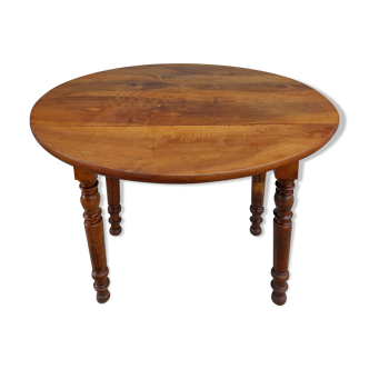 Oval or rectangular wooden table