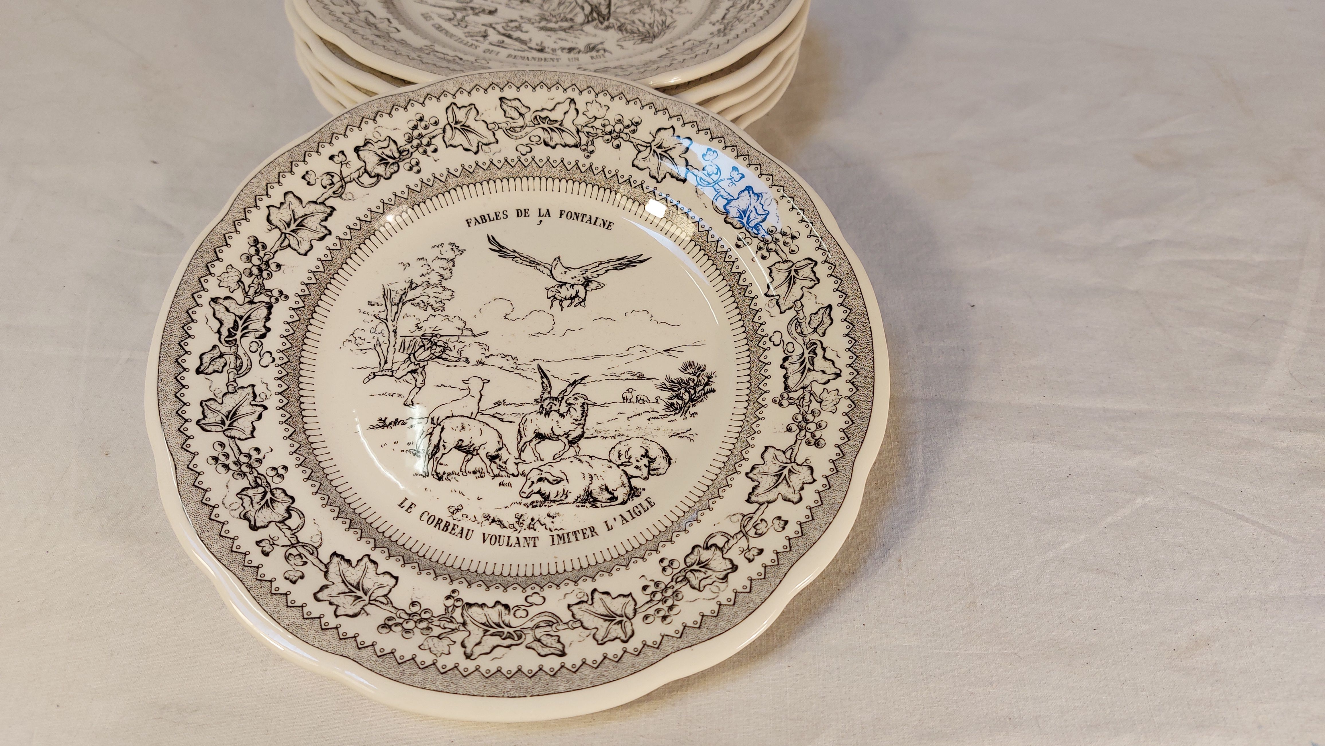 Series of 6 earthenware dessert plates by GIEN models Fables by Lafontaine