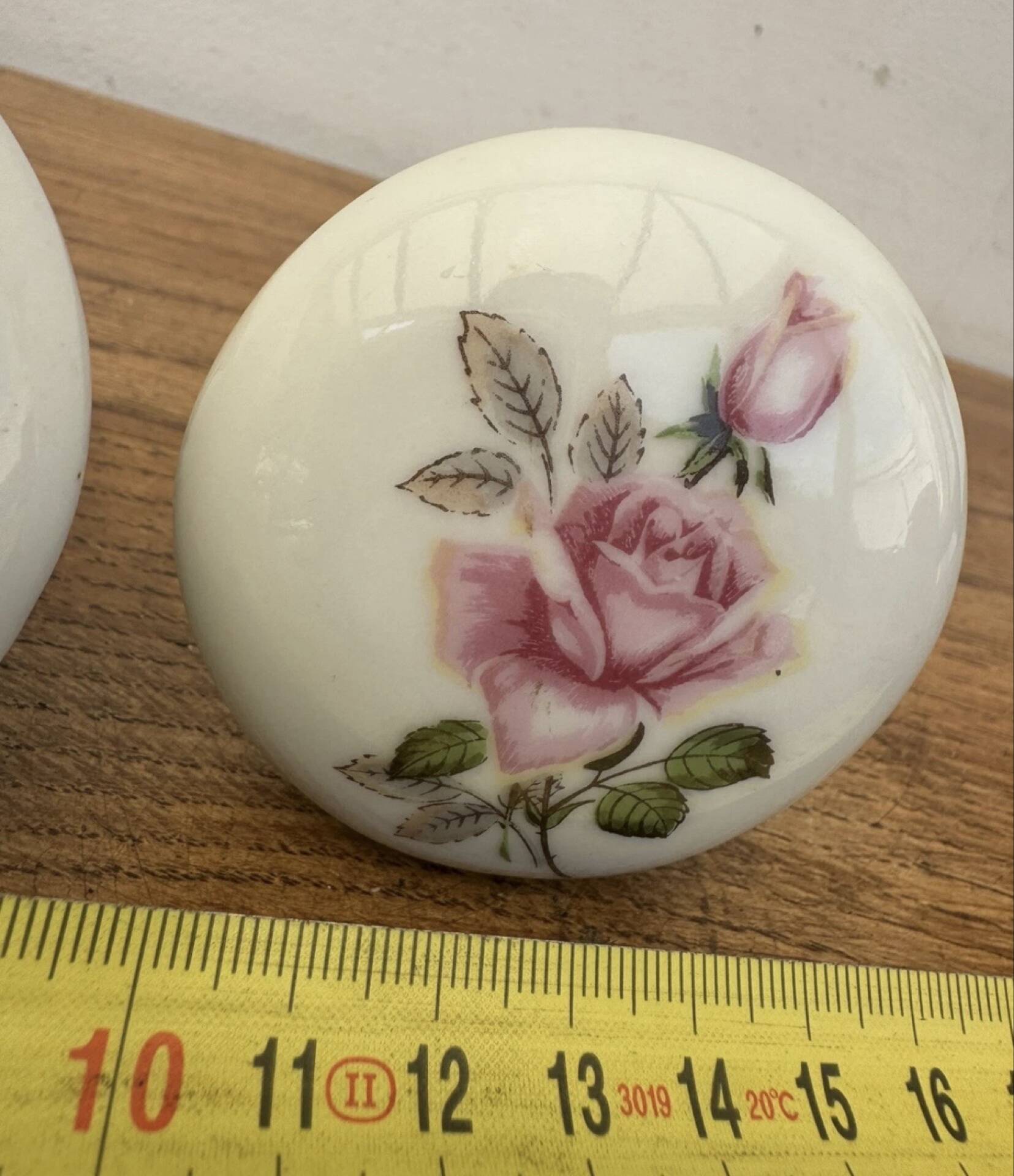 2 Large round porcelain door handles with pink flower decoration diameter