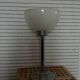 Lampe à pied chromé, abat-jour vasque en opaline blanche