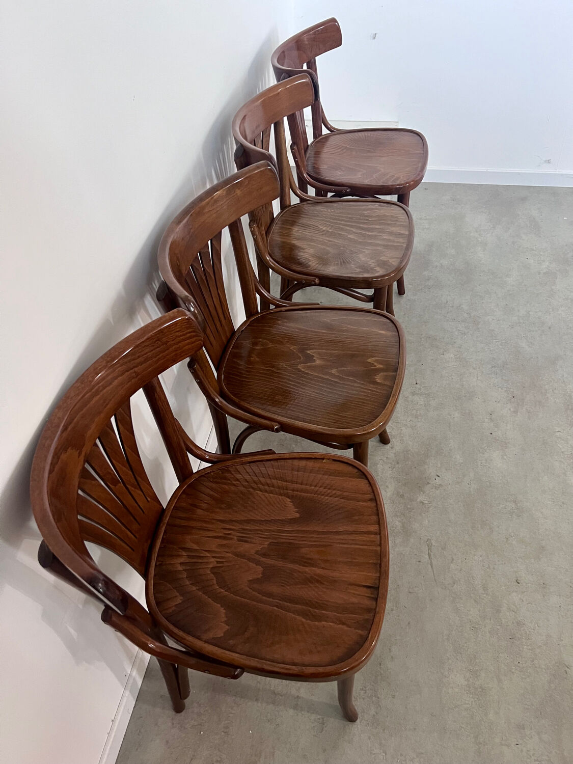 Lot 4 old vintage bentwood bistro chairs from the 70s