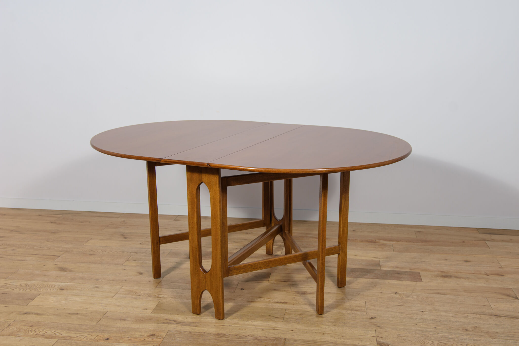 Mid-Century Modern Drop Leaf Round Dining Table from Jentique, United Kingdom, 1960s