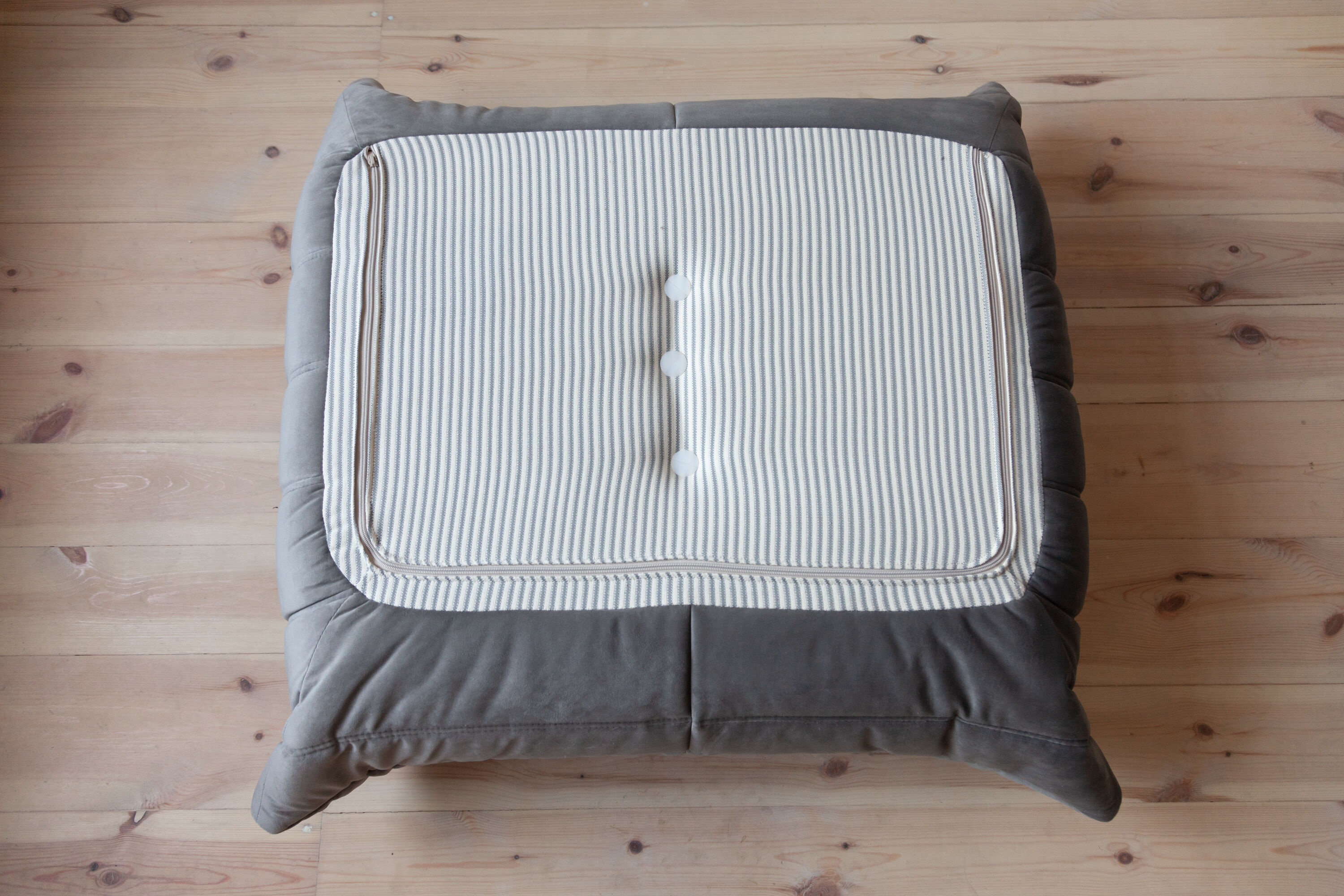 Togo sofa and pouf model designed by Michel Ducaroy 1973