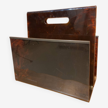 Brown plastic magazine holder with handle