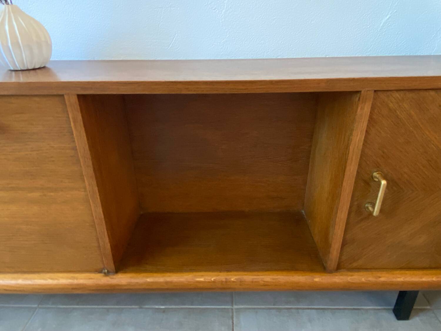 Vintage low oak sideboard (shallow)