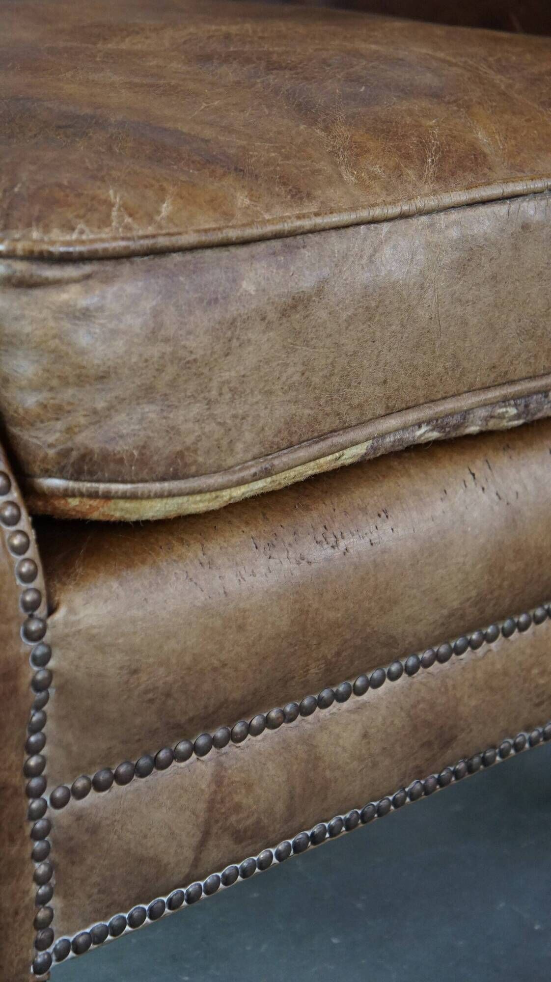 Set of 2 nice, subtle cowhide armchairs with reversible Kelim seat cushions