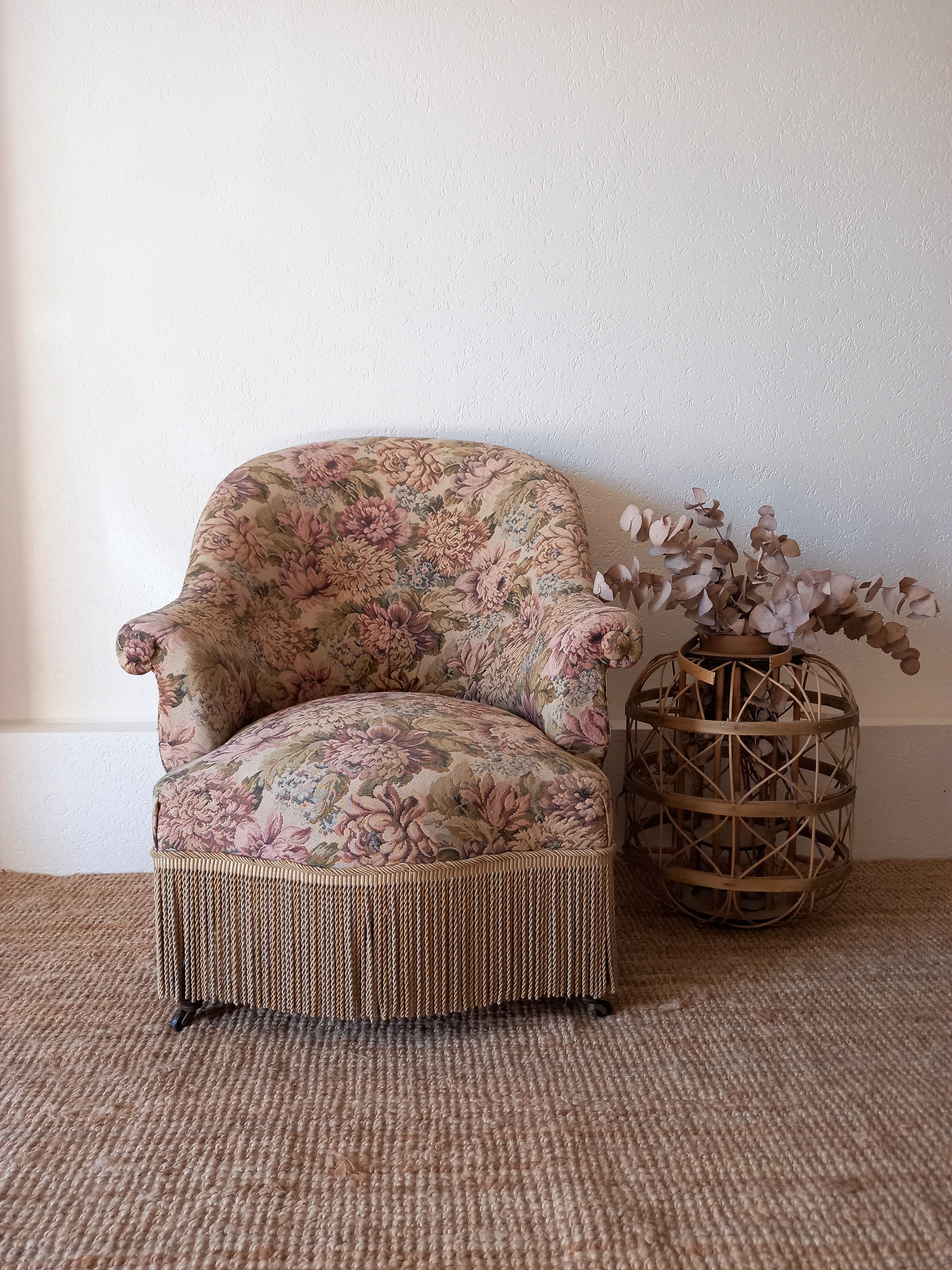 Toad armchair