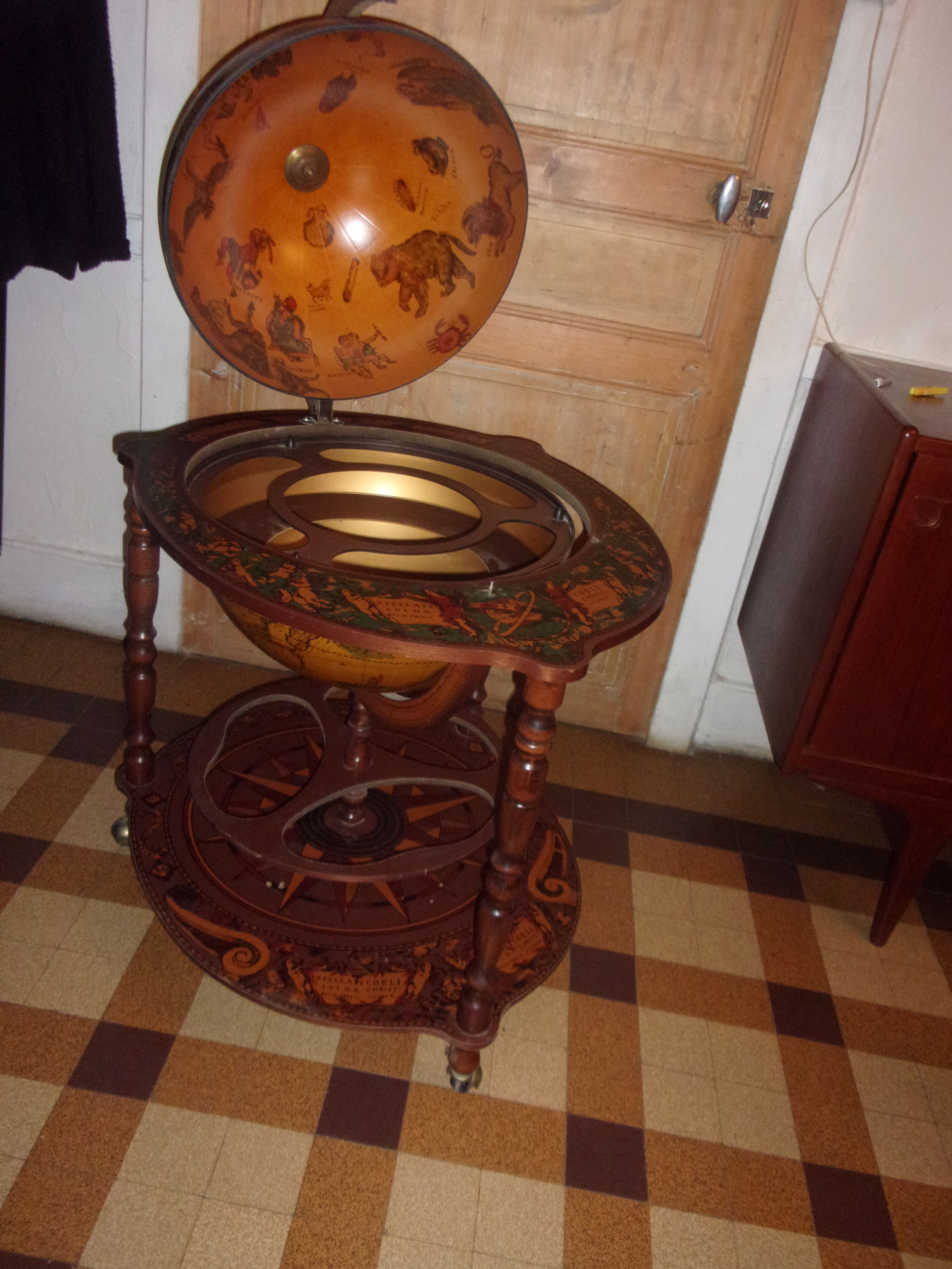 Earth globe bar world map wheels 1970/1980