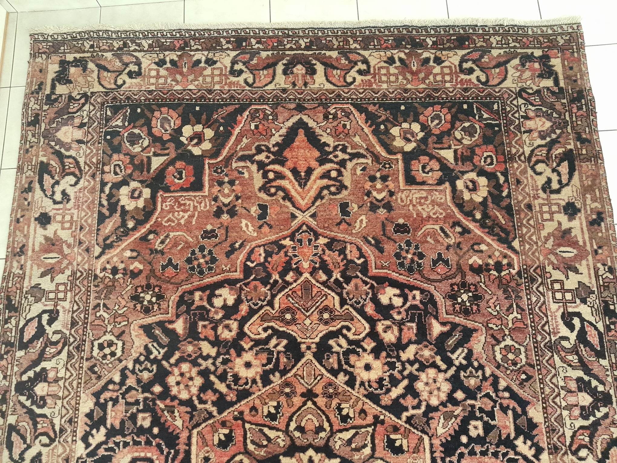 Handmade Persian Bachtiar rug 295x218cm