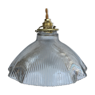 Transparent grooved glass hanging lamp such as holophane