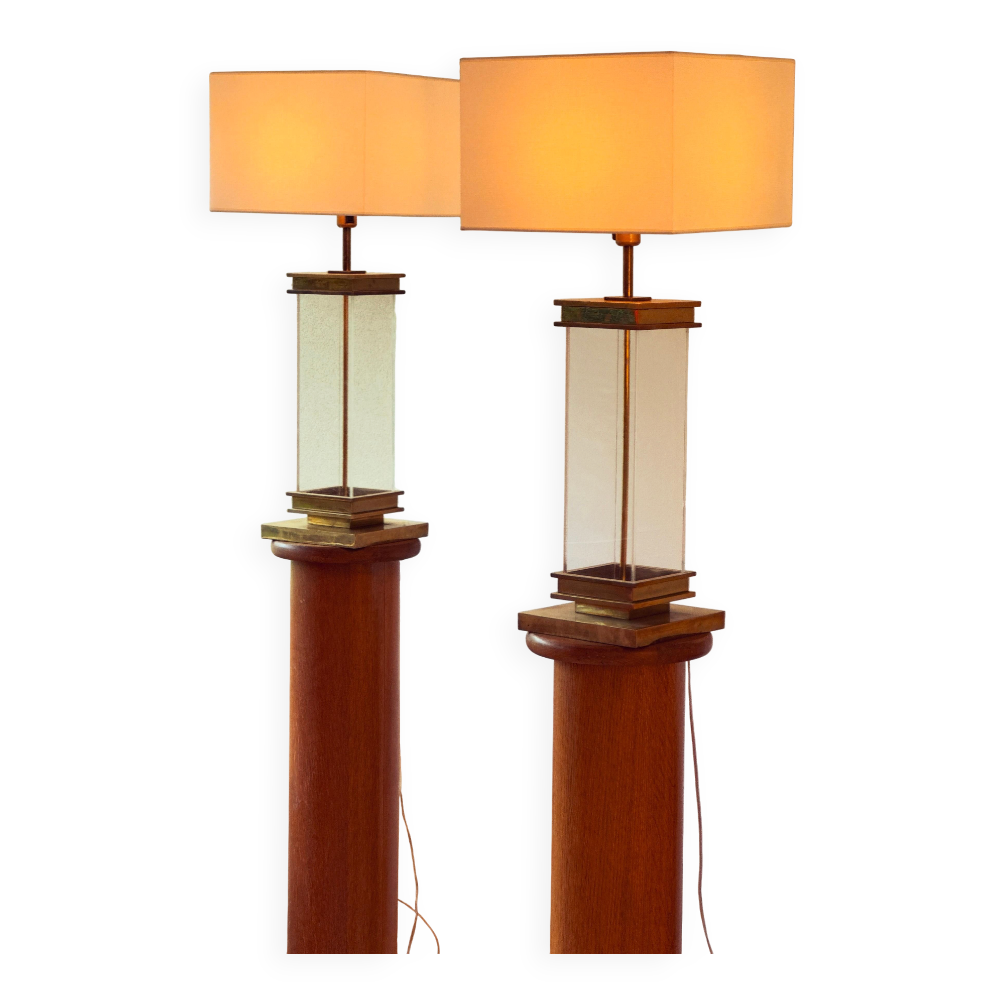 Pair of Monumental Floor Lamps in Plexiglass and Bronze, Italy, 1970s