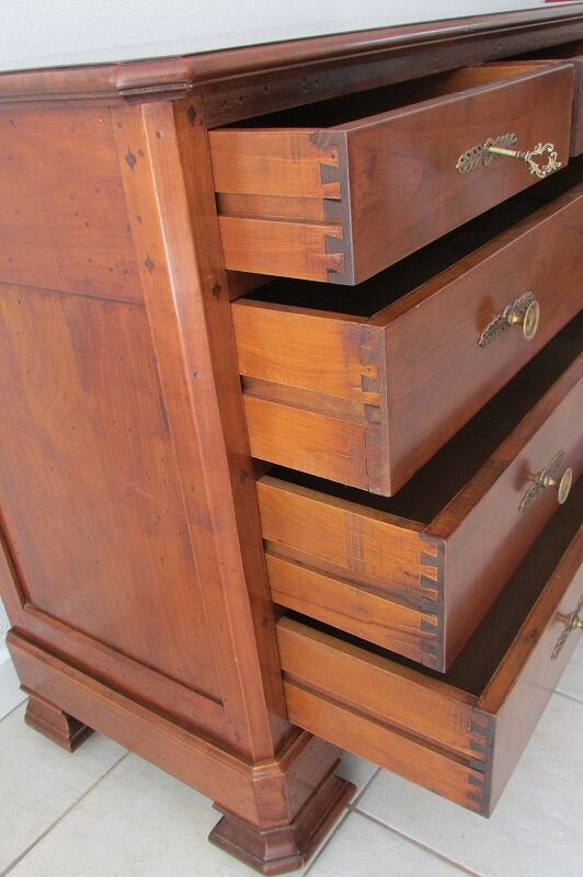 Louis Philippe chest of drawers in solid cherry, 5 drawers