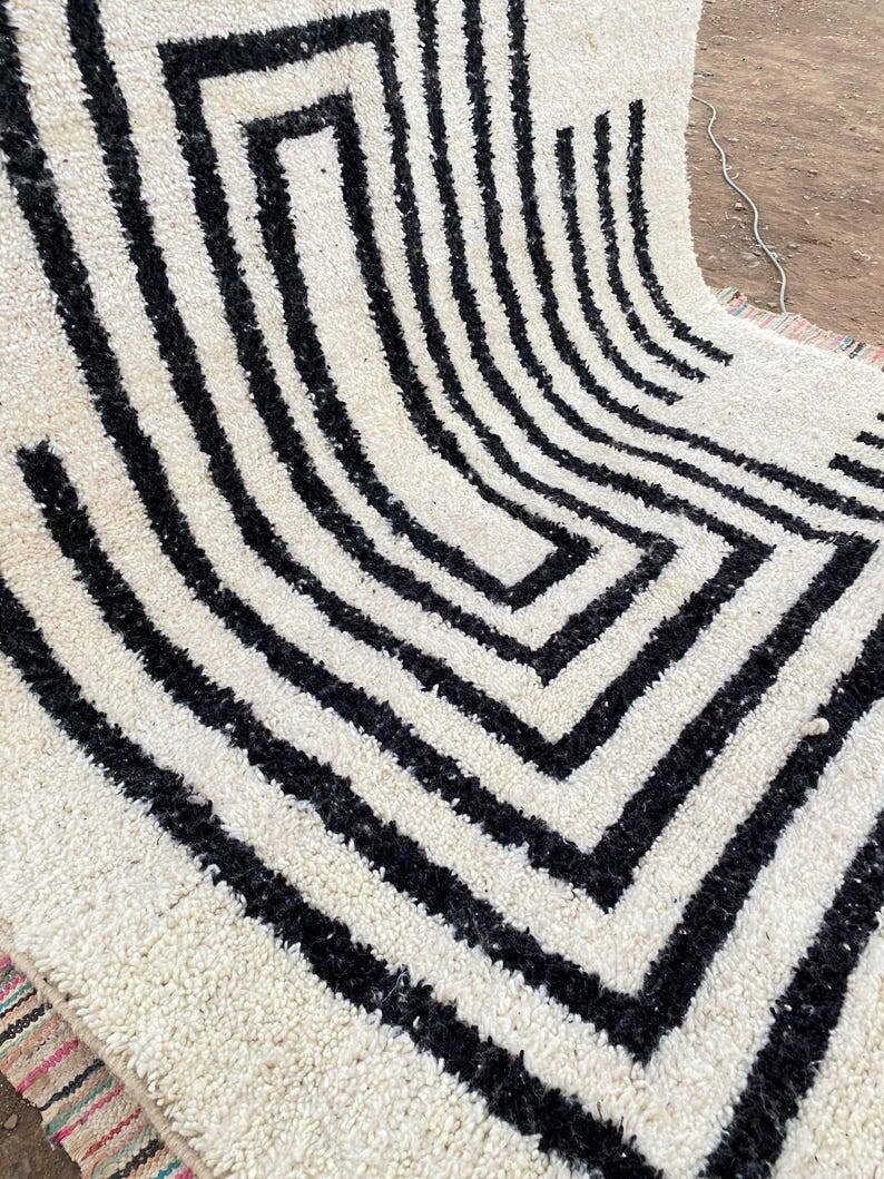 Berber rug in pure wool, size 150 x 250 cm
