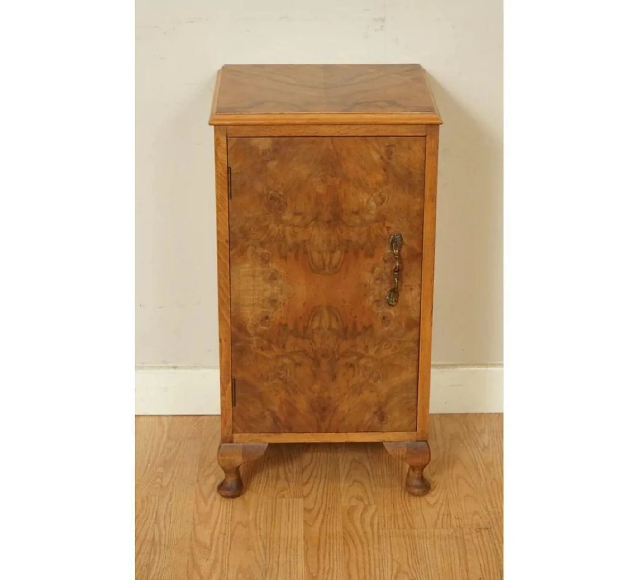 Vintage Art Deco Nightstand in Walnut