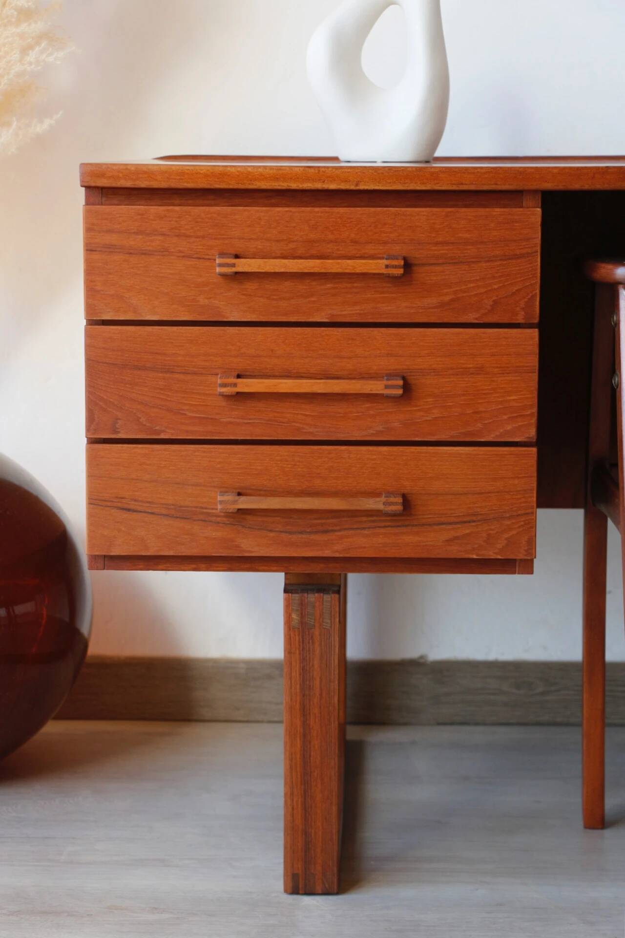 Bureau freestanding teck scandinave années 60 | Dyrlund
