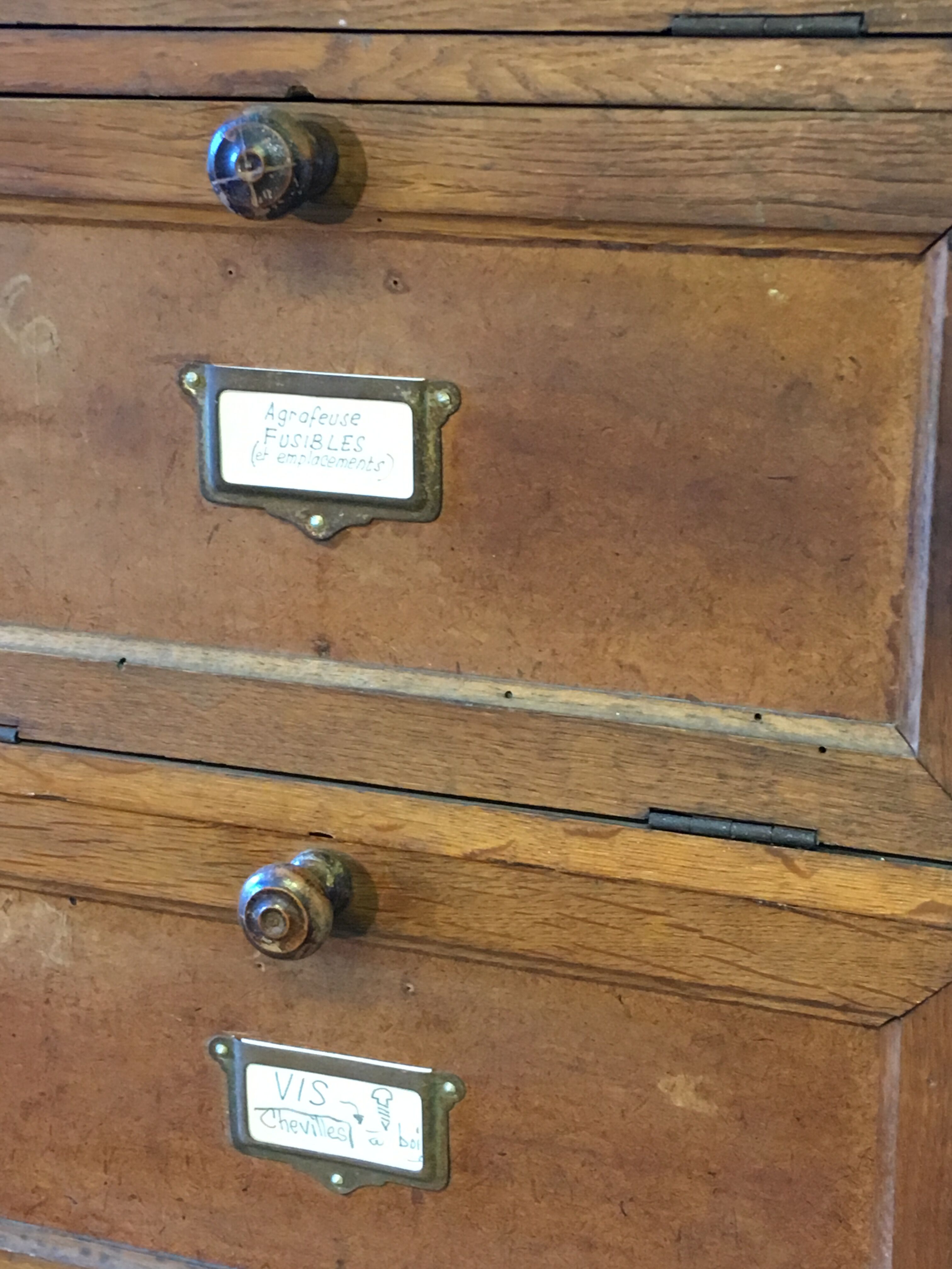 Meuble de métier ancien en bois à clapets