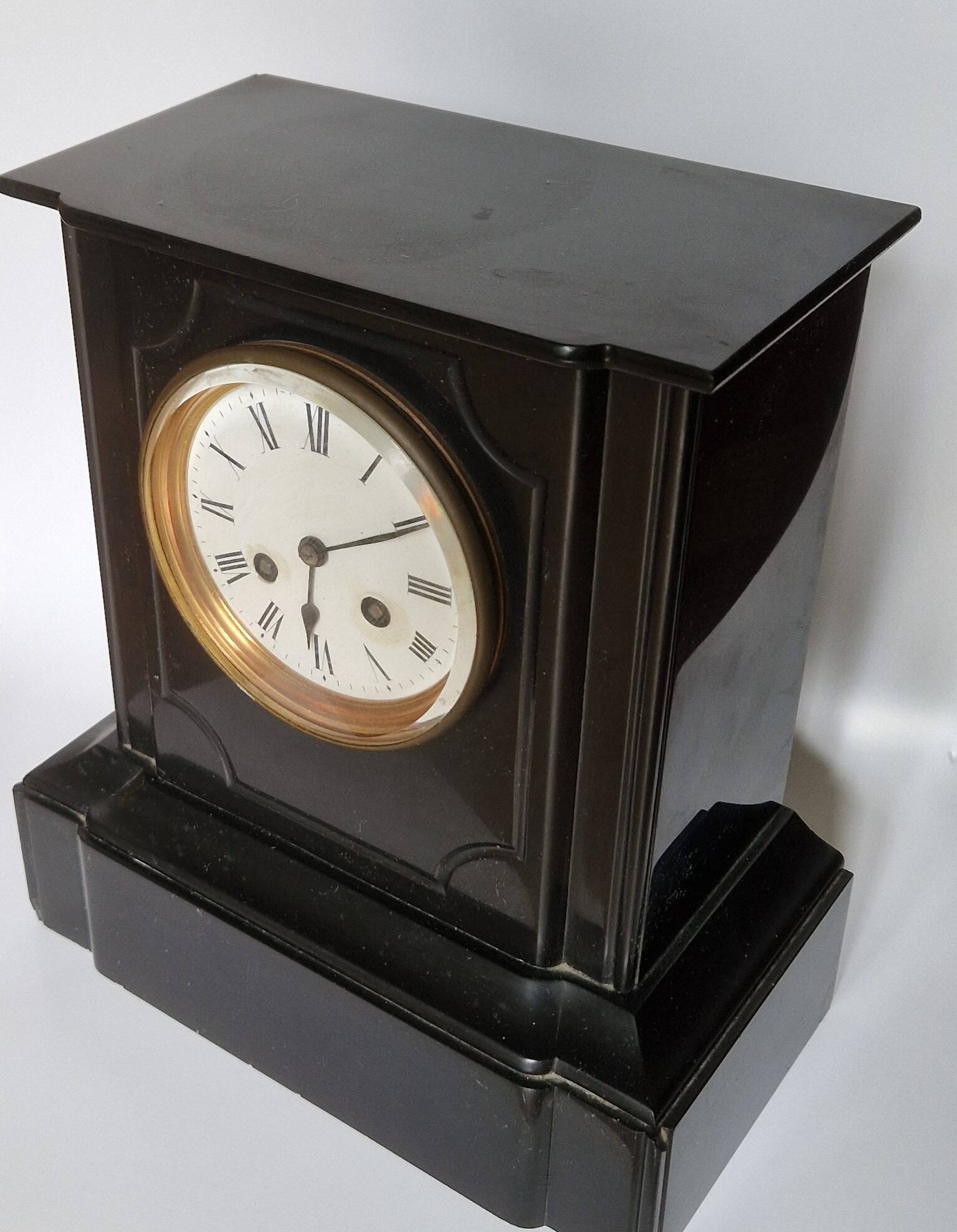 Napoleon III style black marble clock, in working condition