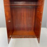 Armoire en placage de noyer restaurée d'influence Art Déco, années 1930