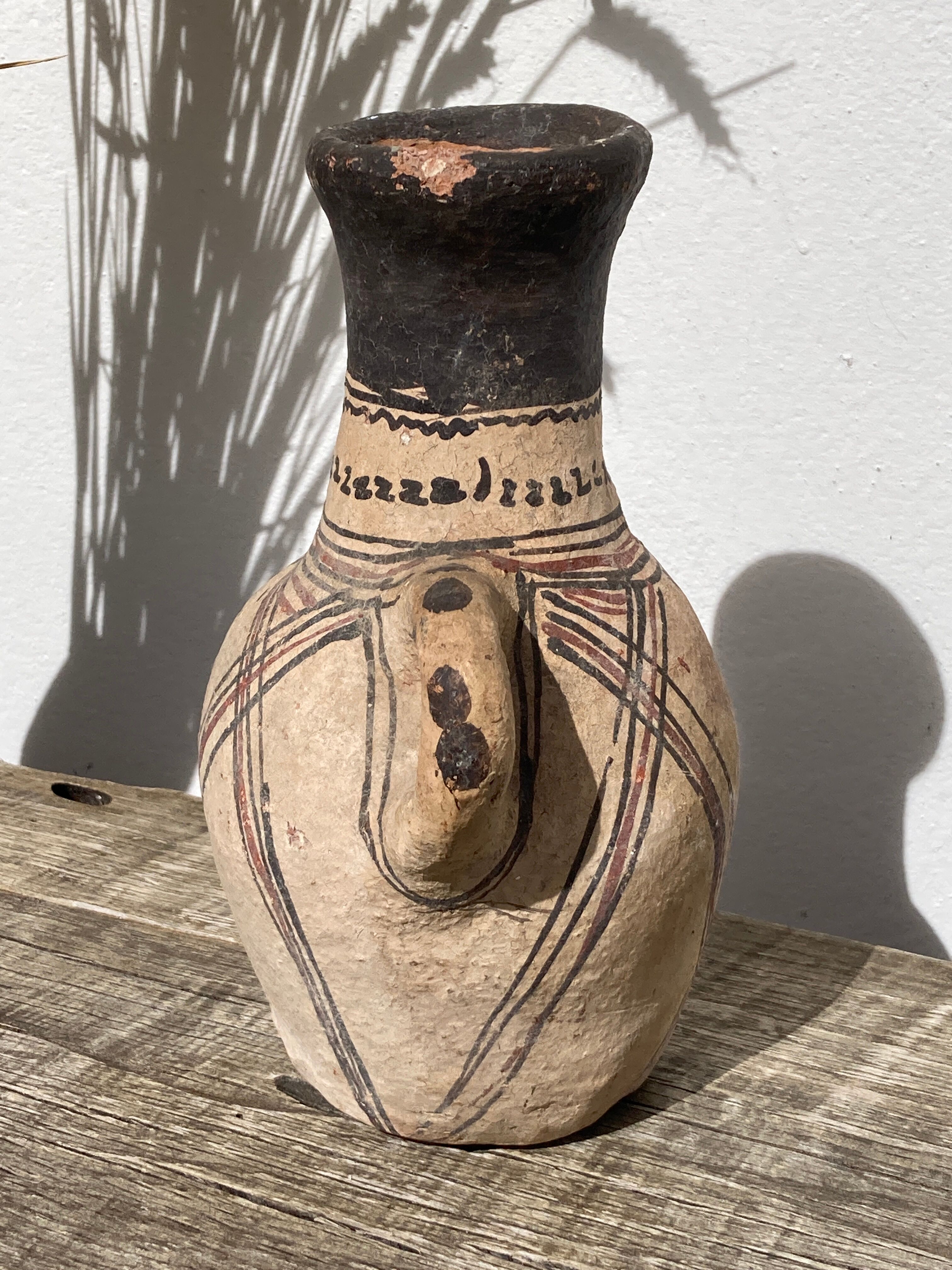 Vase poterie jarre à eau berbère en tVase poterie jarre à eau berbère en terre cuierre cuite du Rif