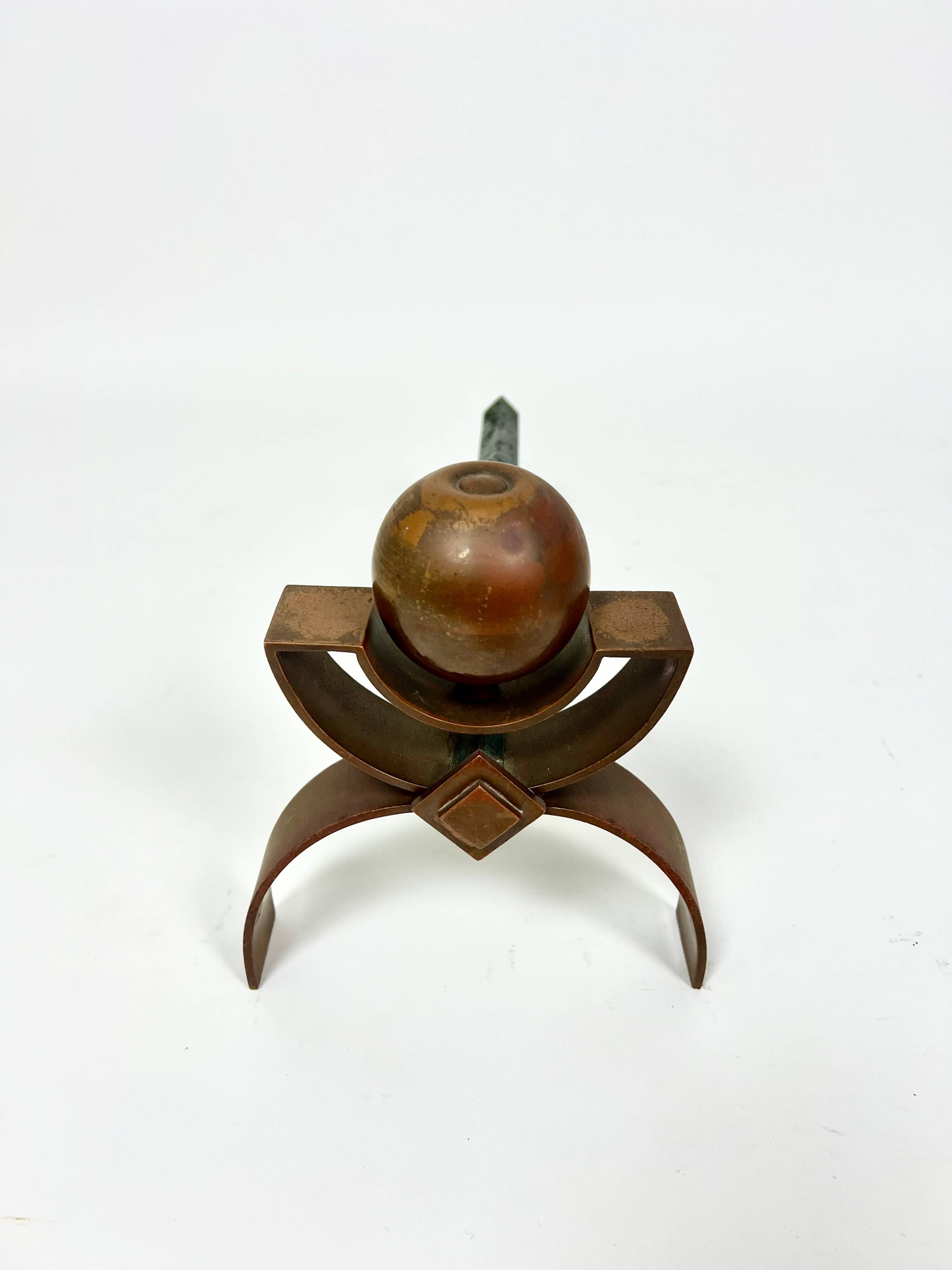 Paire de chenets Art Déco pour cheminée, en cuivre et fer, vers 1920