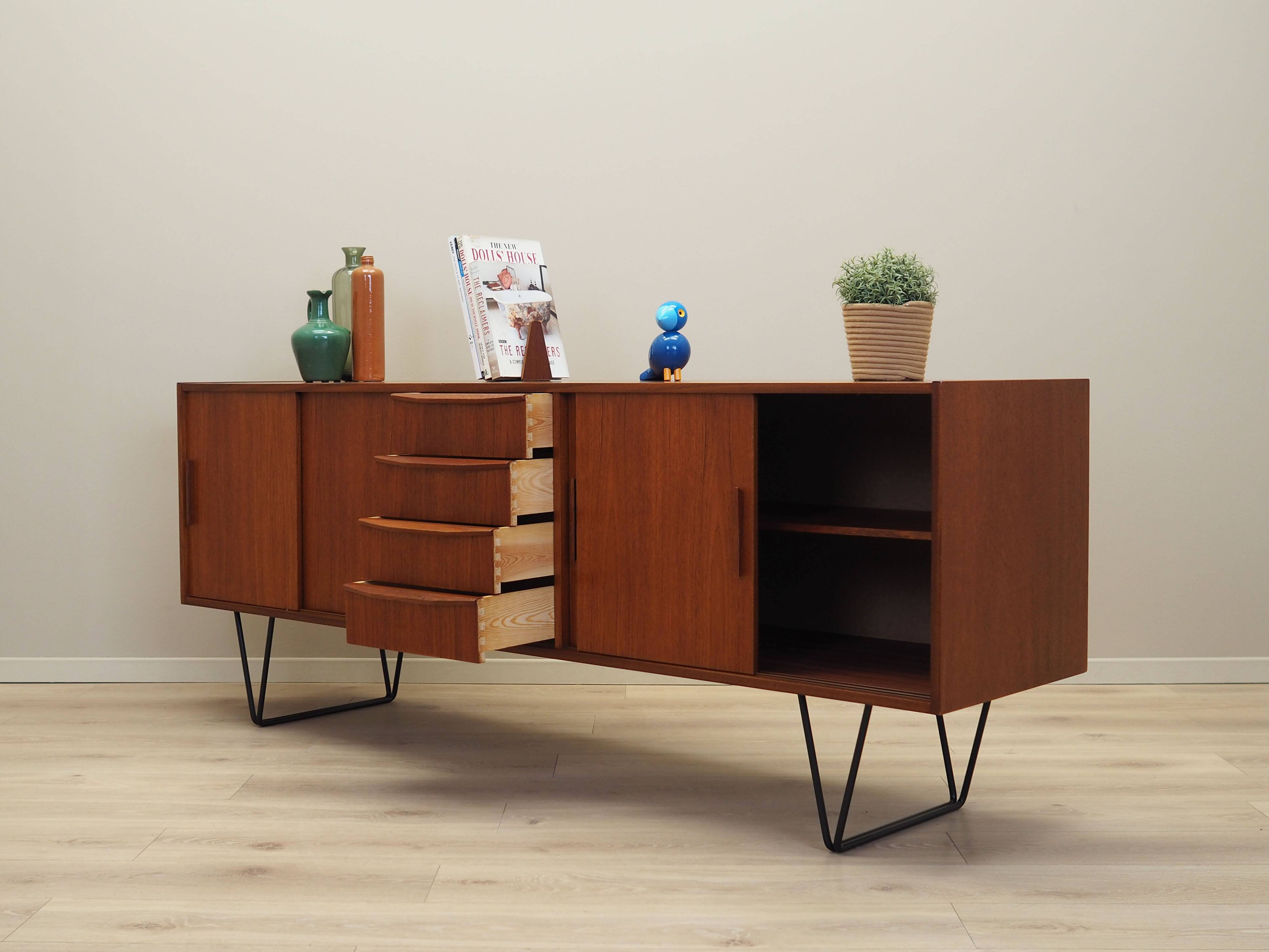 Buffet en teck, design danois, années 1970, production : Danemark