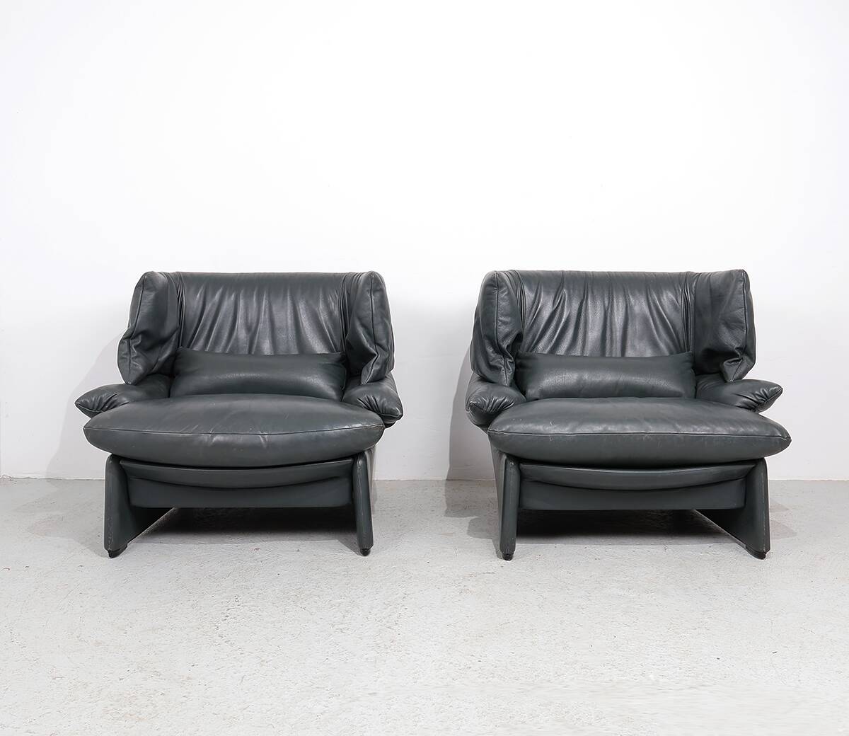 Cassina Portovenere set leather lounge chairs with ottoman