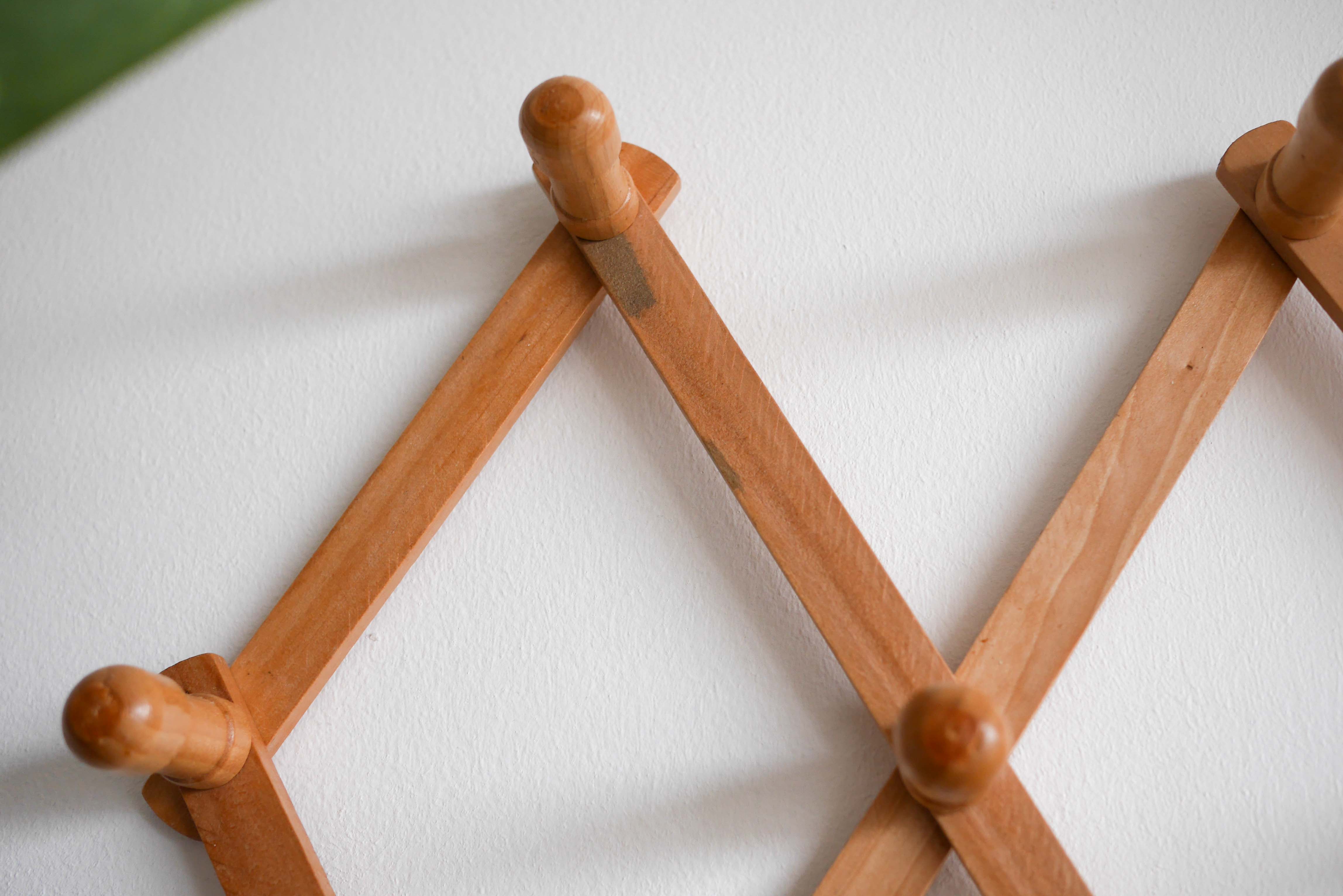 Accordion coat rack