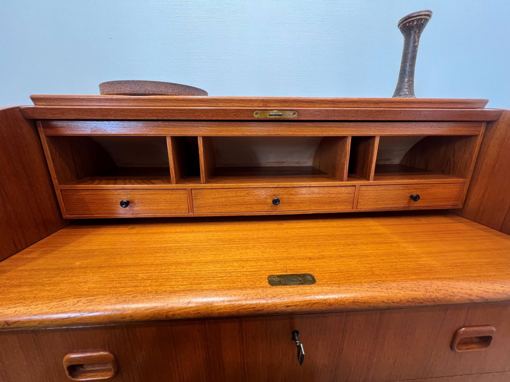 Rare secrétaire scandinave galbé origine Suède