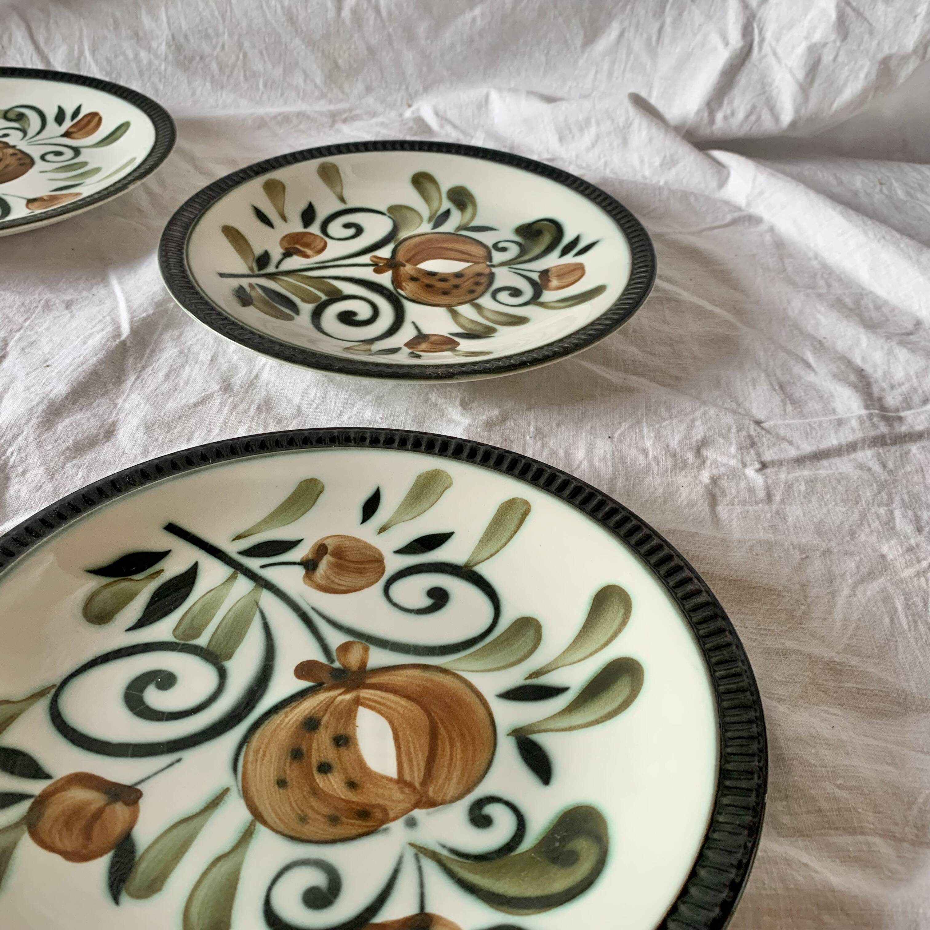 Set of 6 Boch La Louvière flat plates - Argenteuil series
