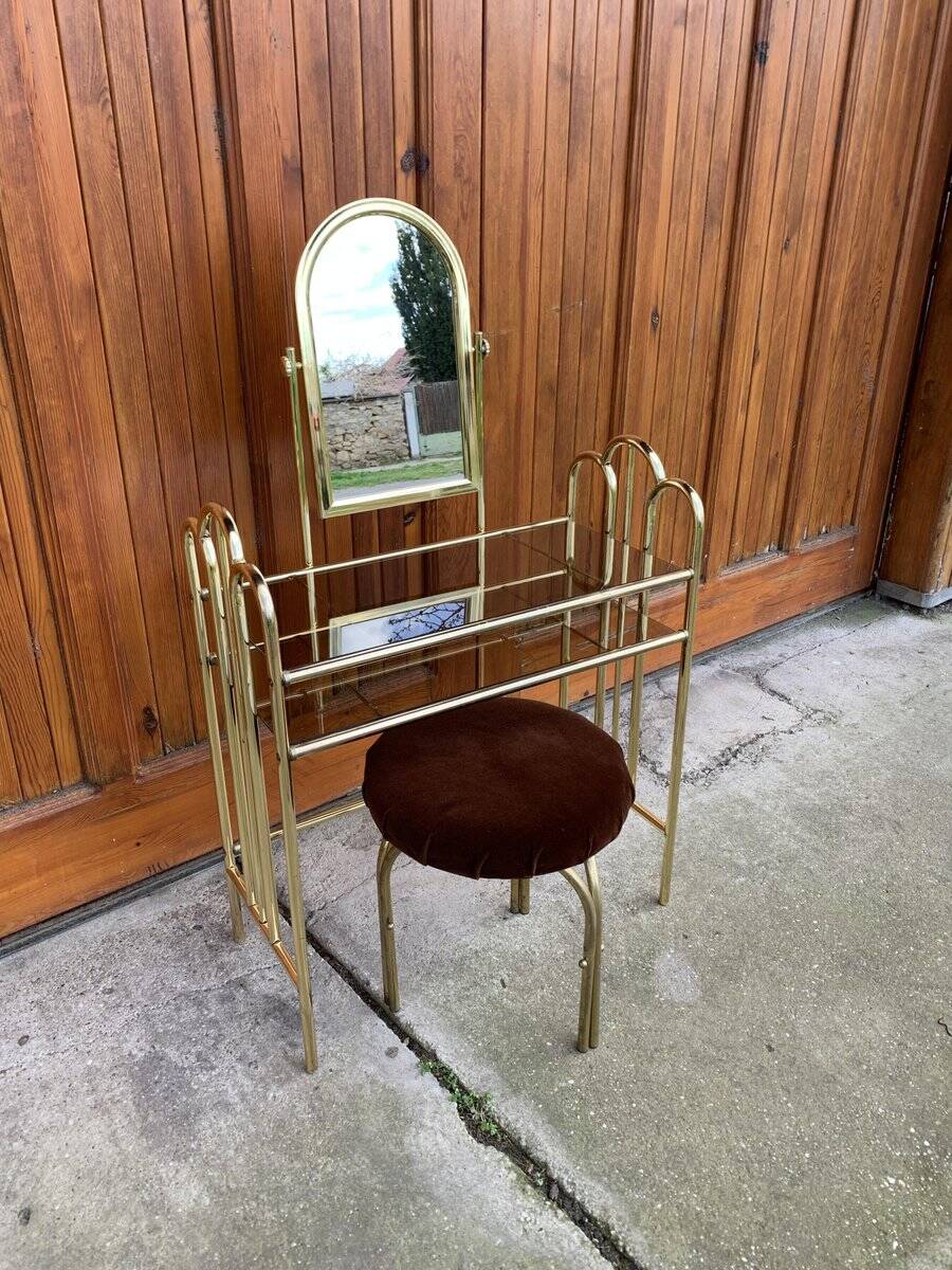 Hairdresser and vintage stool in gilded brass and mirror — brown seat, straw yellow accents.