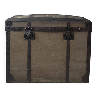 Coffre en bois ancien