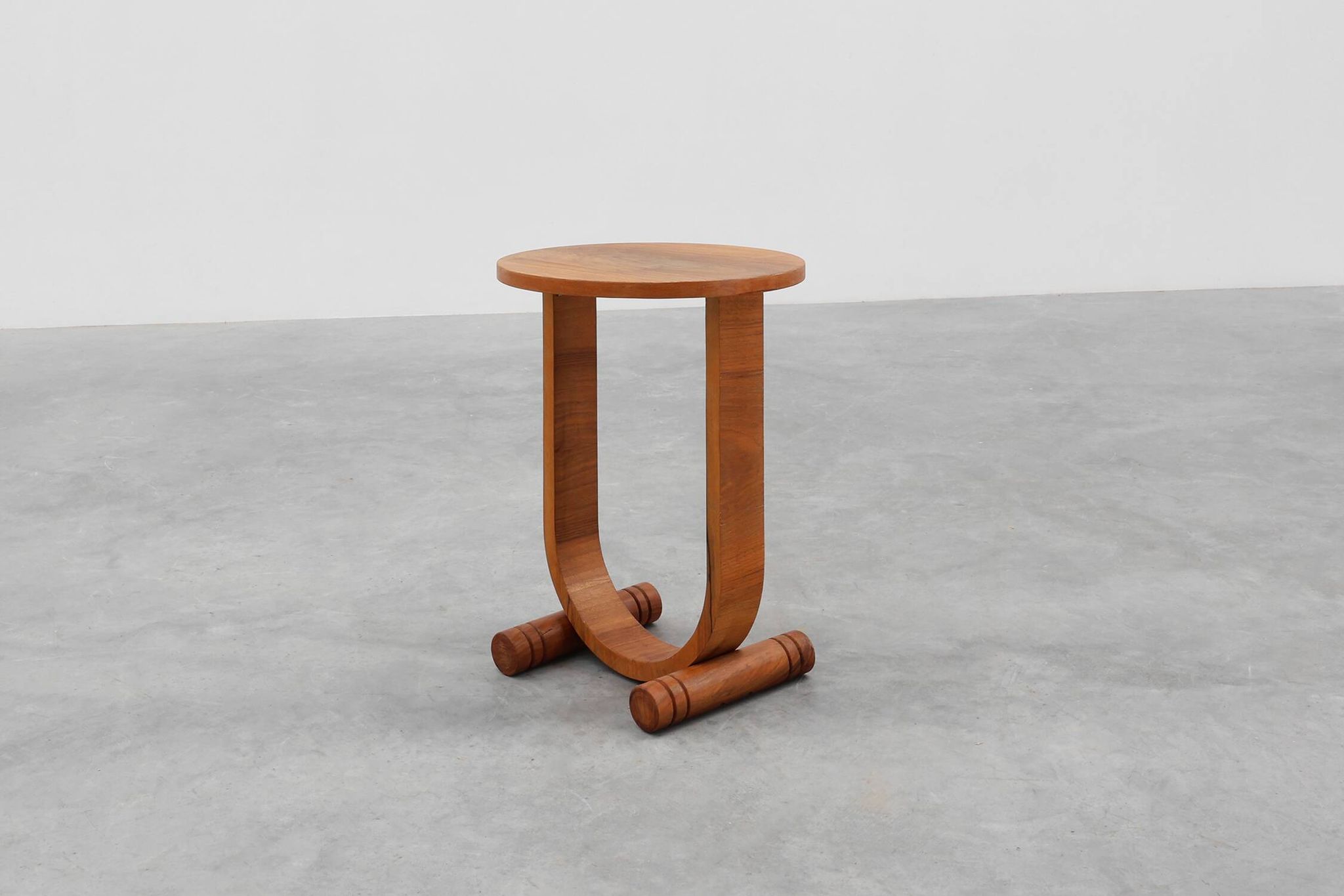 Art deco oak wooden round side table with bended leg, France 1920s