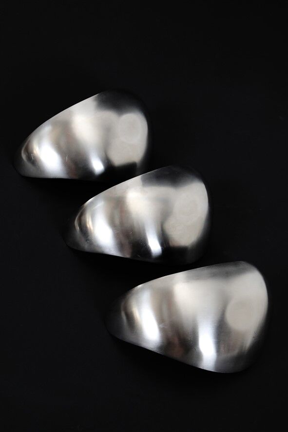 “Leaf” bowl / medium size / Helle Damkjær for Georg Jensen / brushed stainless steel / asymmetrical / Danish modern design