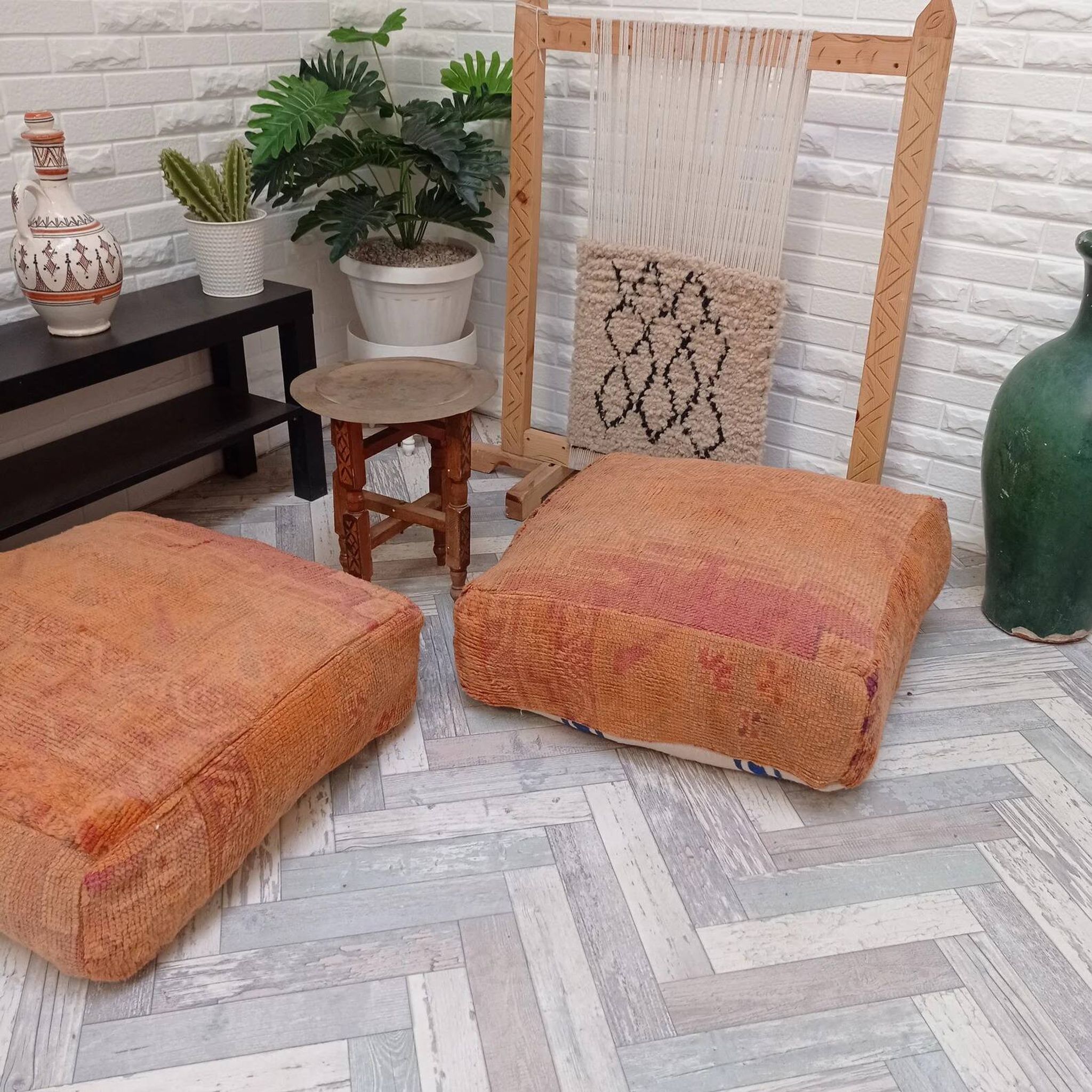 Handmade Berber pouf in wool 60 X 60 X 20 CM