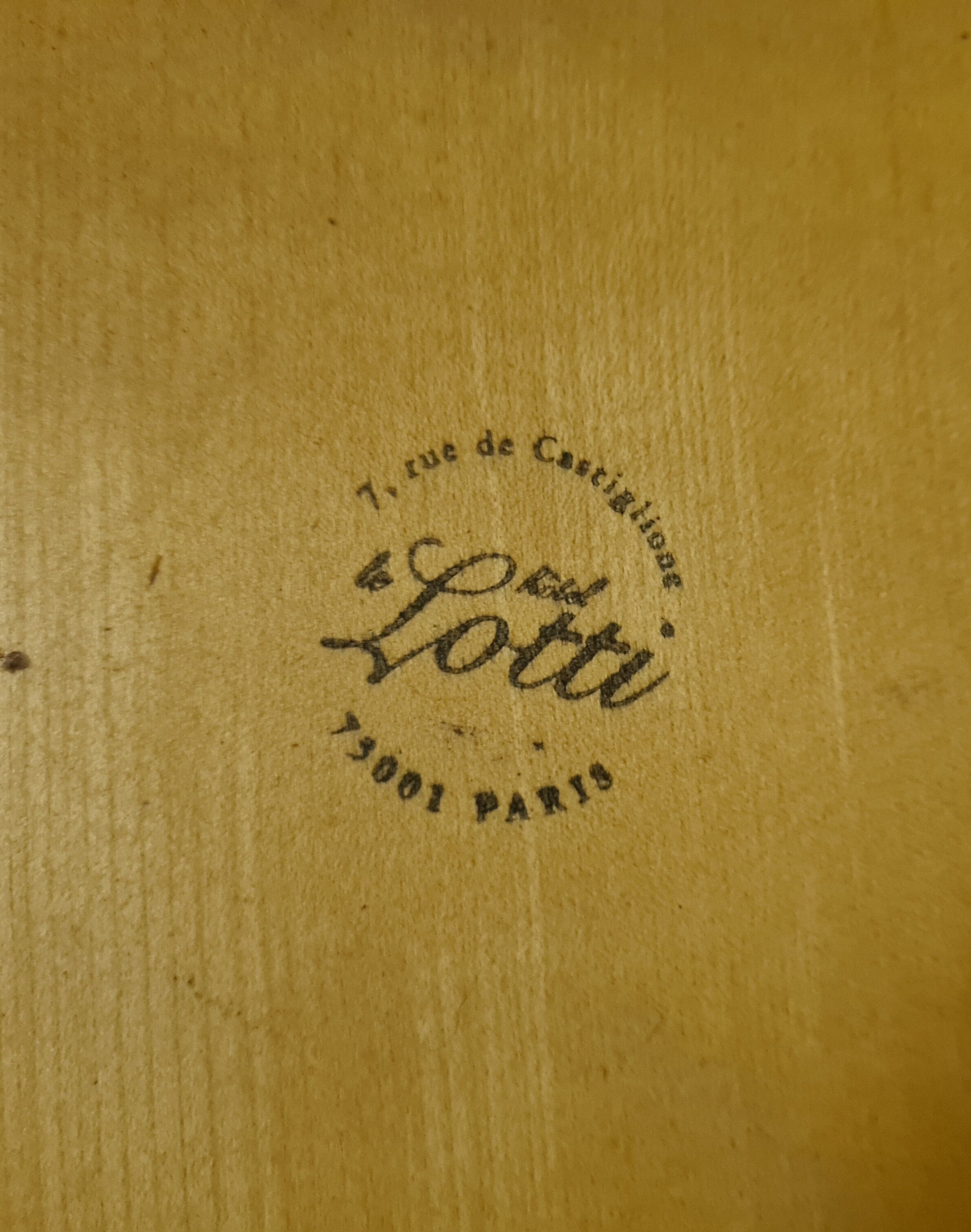 Light wood hairdresser