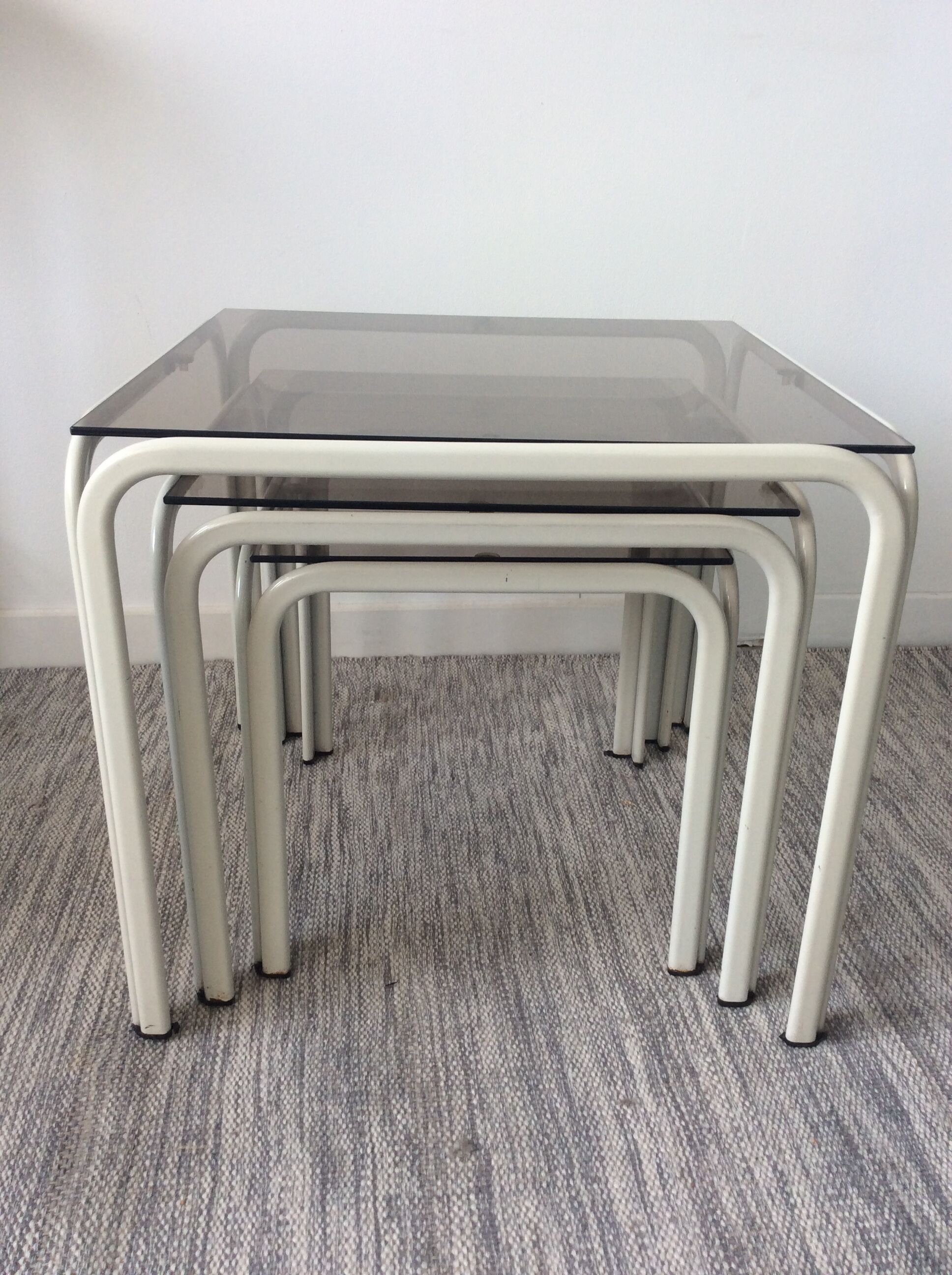 Series of 3 vintage pull-out tables from the 70s