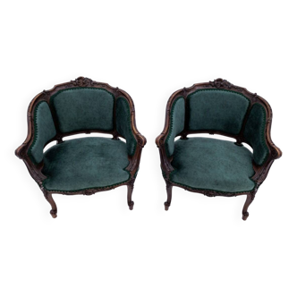Une paire de fauteuils anciens, France, début des 19e et 20e siècles