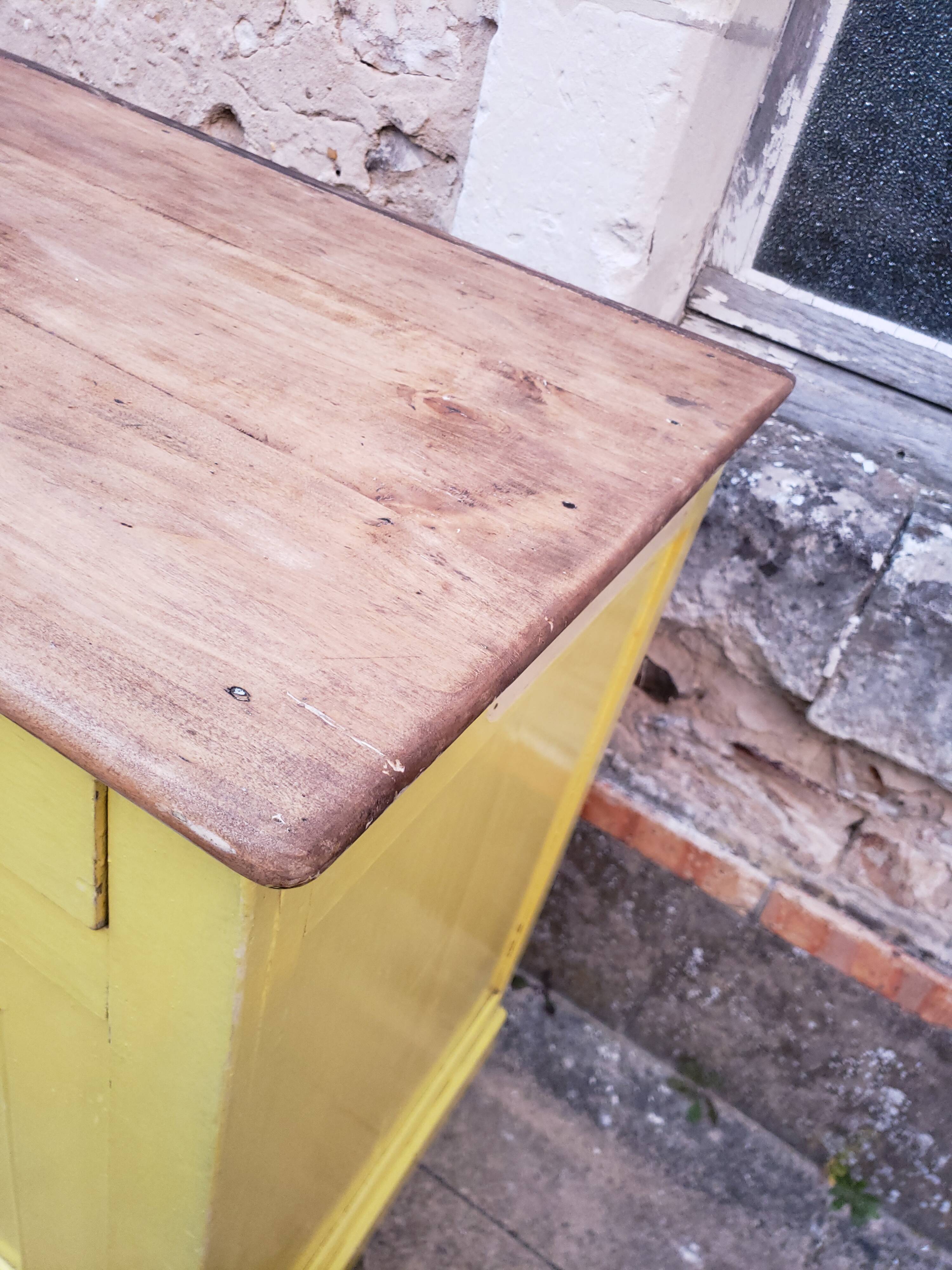 Lemon yellow country buffet